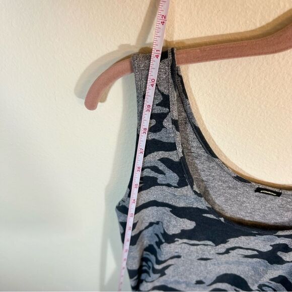 ✨ Monrow Camo Fitted Midi Dress Gray Black Small - Picture 9 of 10